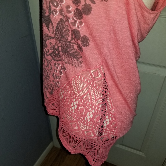 NWOT Wound Up Butterfly/Floral Lace Tank Top - Picture 4 of 6